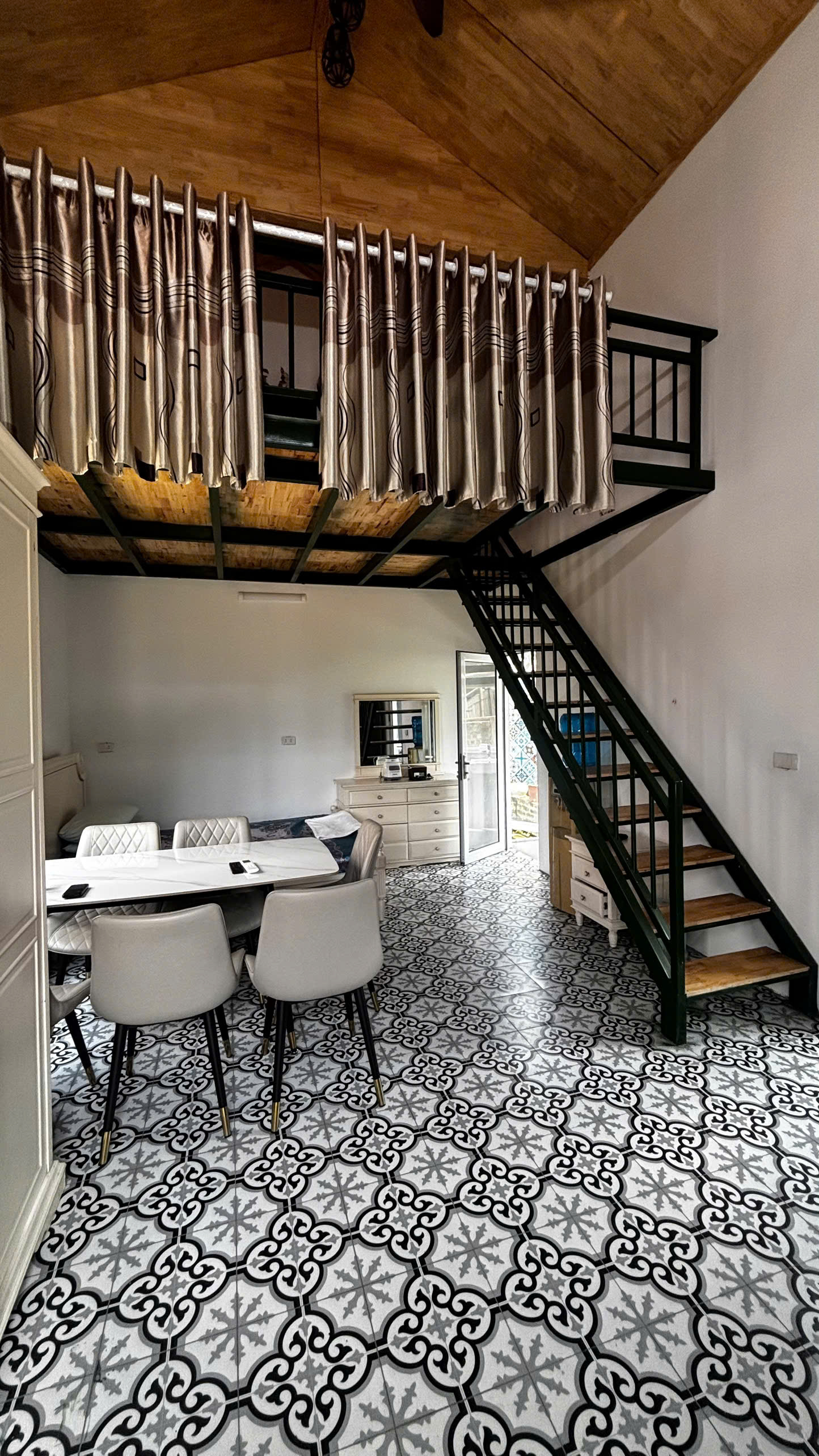 Phòng ngủ gác lửng Loft về đêm